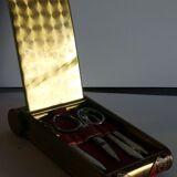 Powder with manicure set