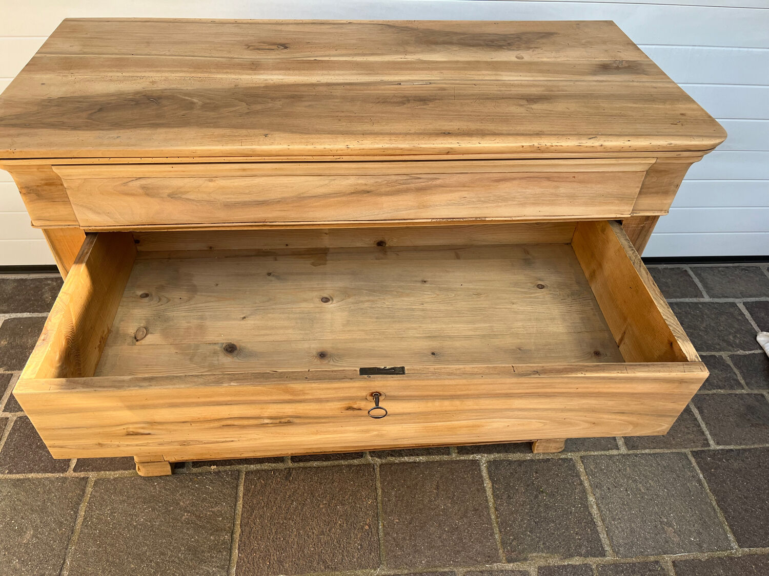 Commode parisienne