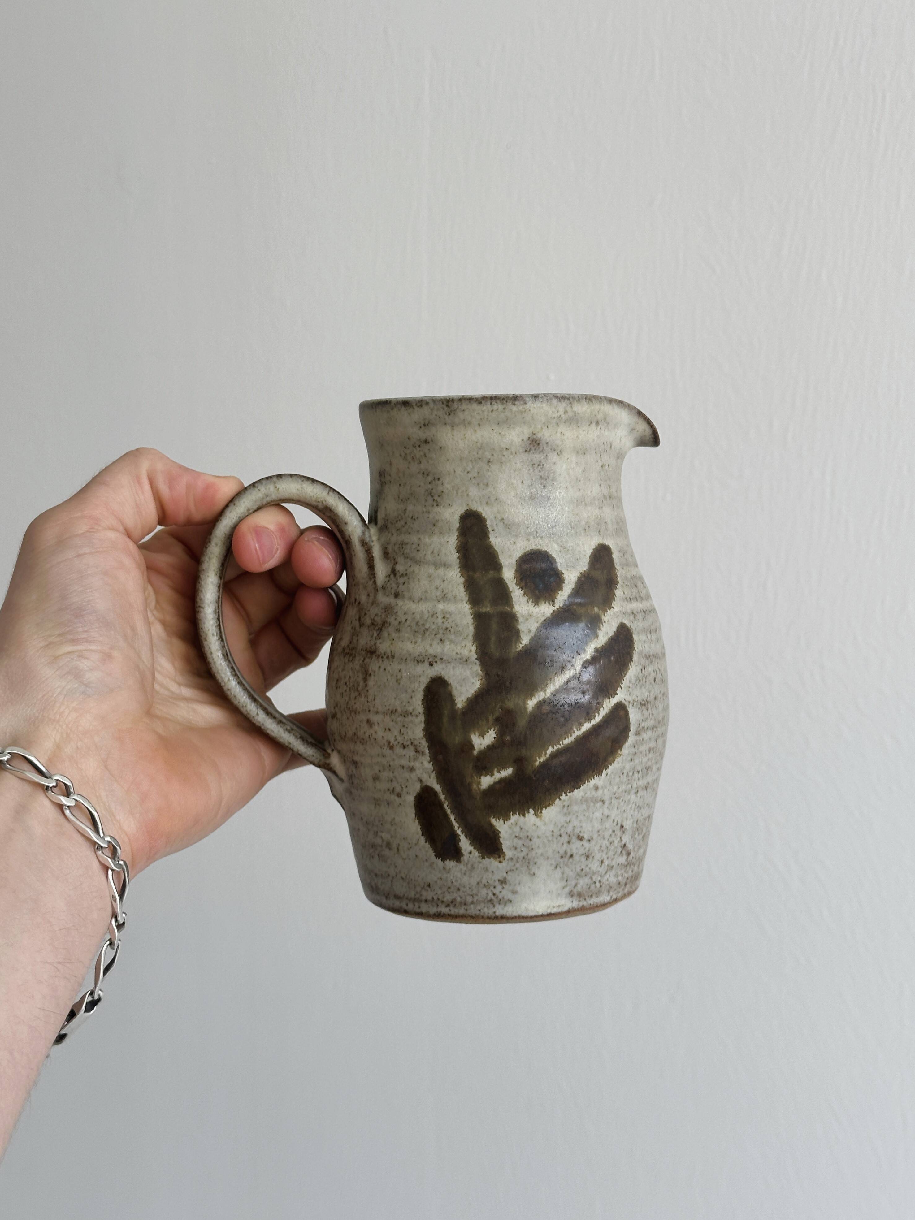 Pichet en céramique artisanale