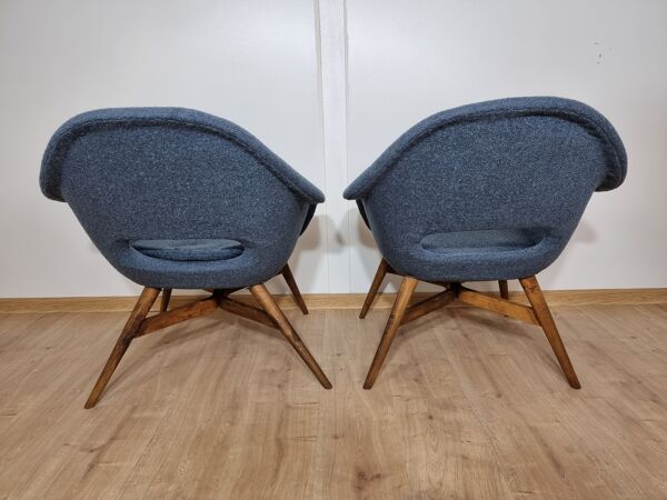 Fauteuil coquille restauré par Miroslav Navratil