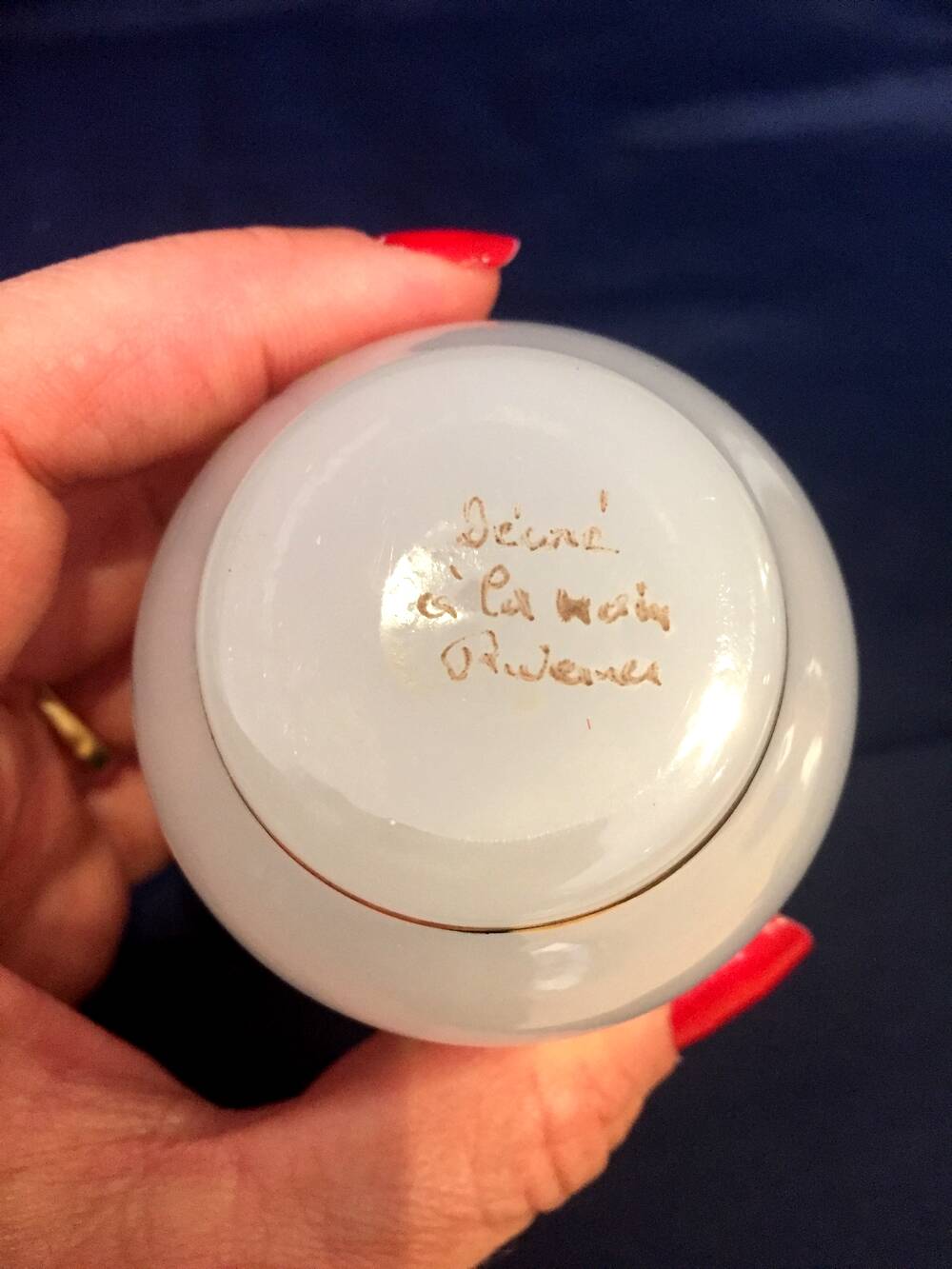 Small soliflore vase in white opaline with floral decor