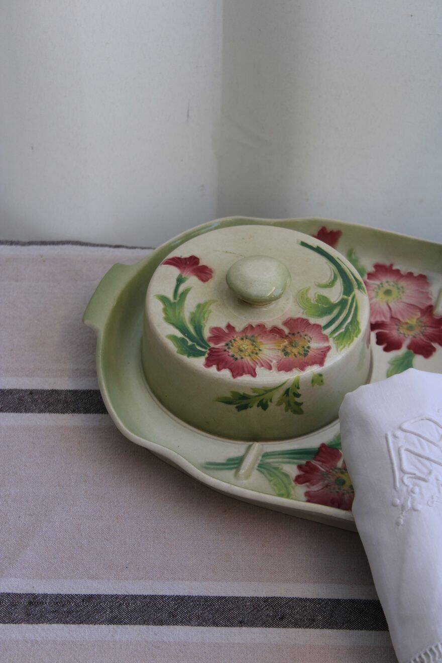 Ceramic cheese board