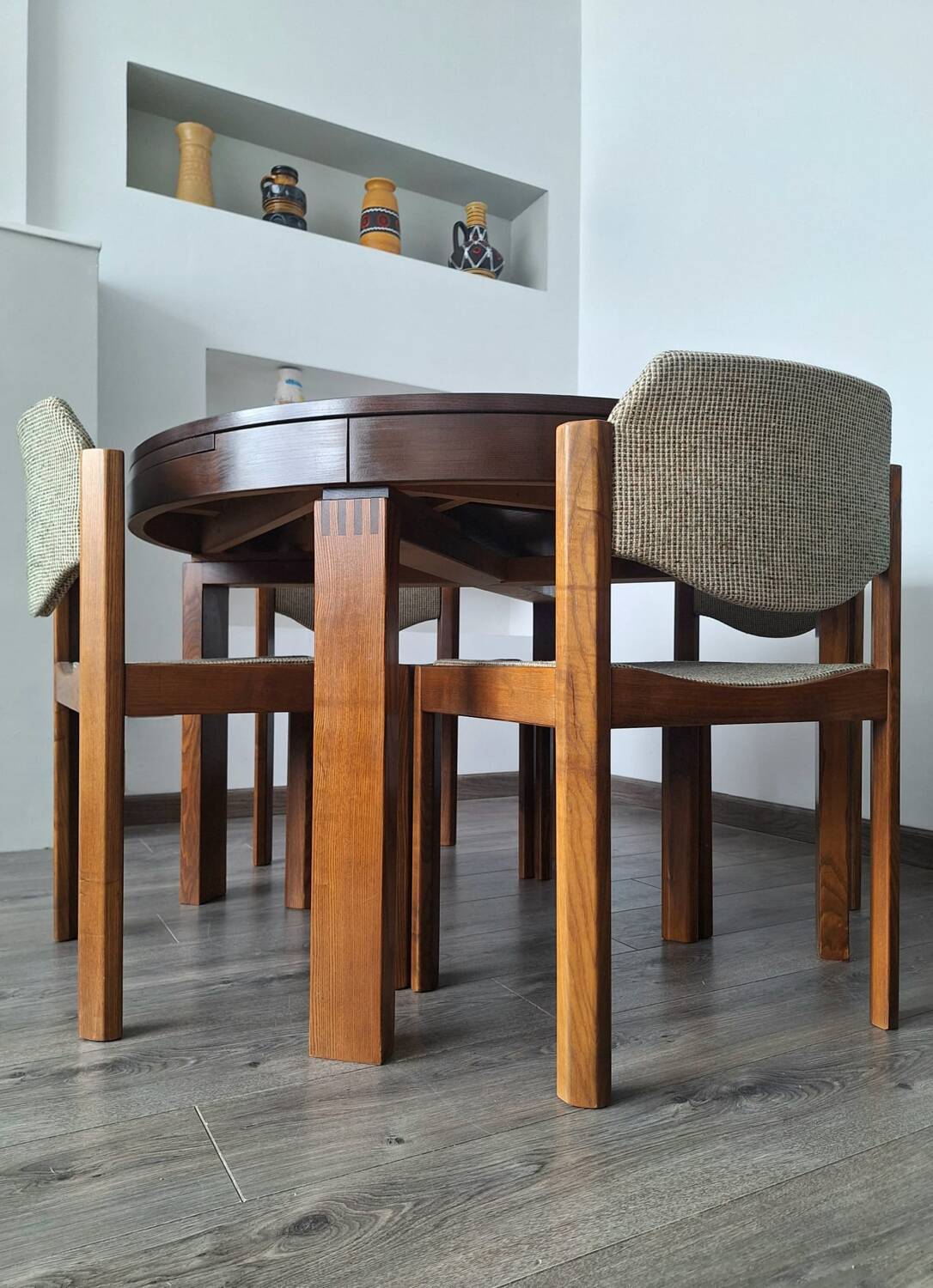 Table and its 6 vintage elm chairs, Scandinavian design furniture.