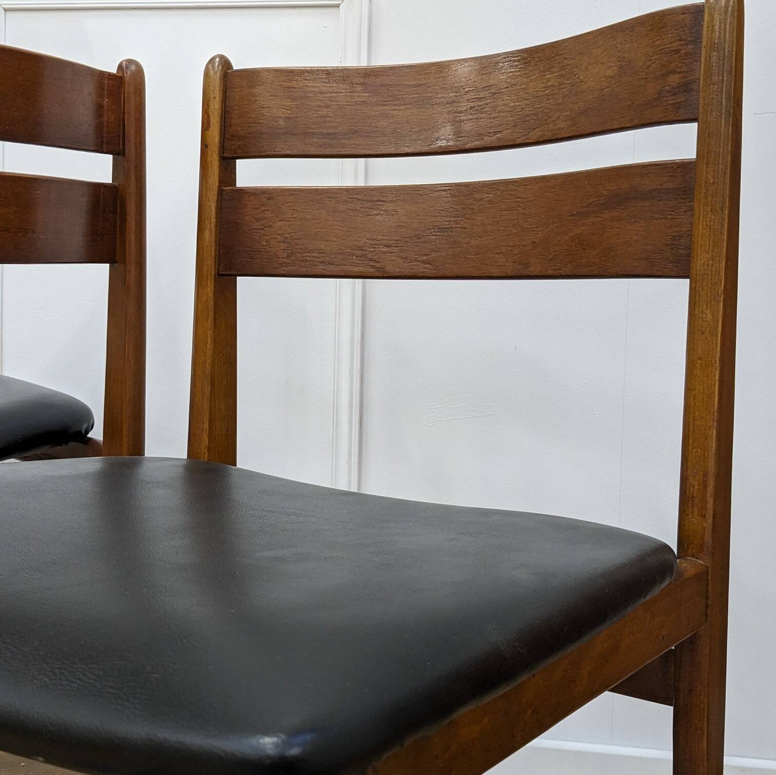 Set of 2 minimalist black chairs