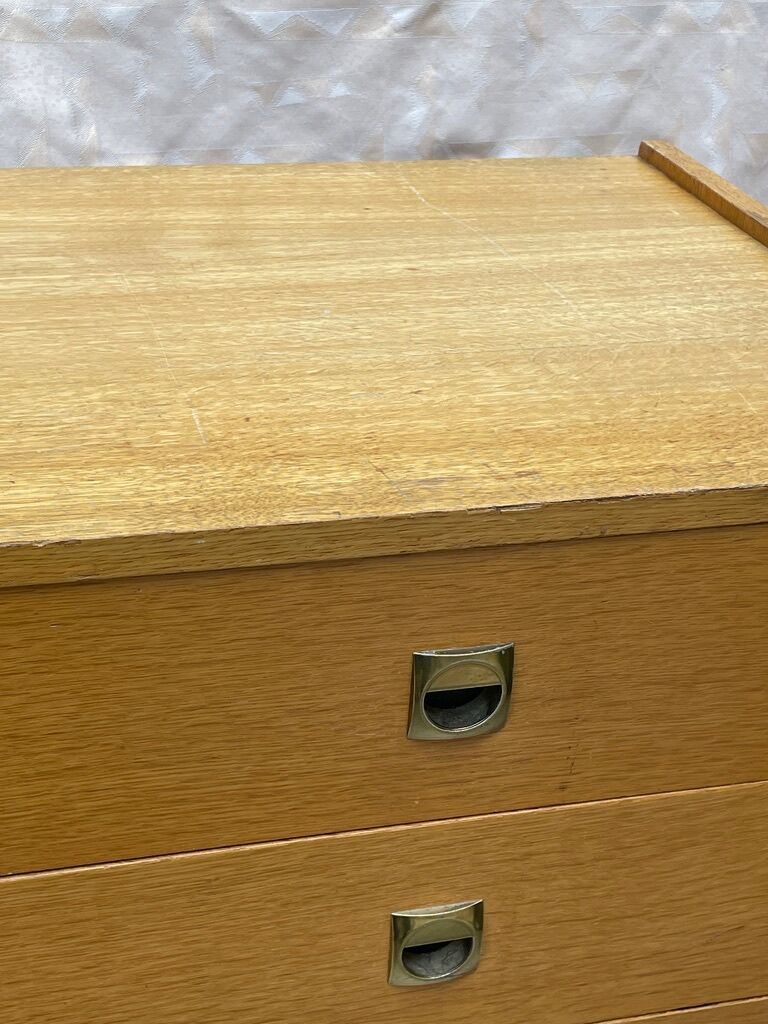 Scandinavian style drawer cabinet
