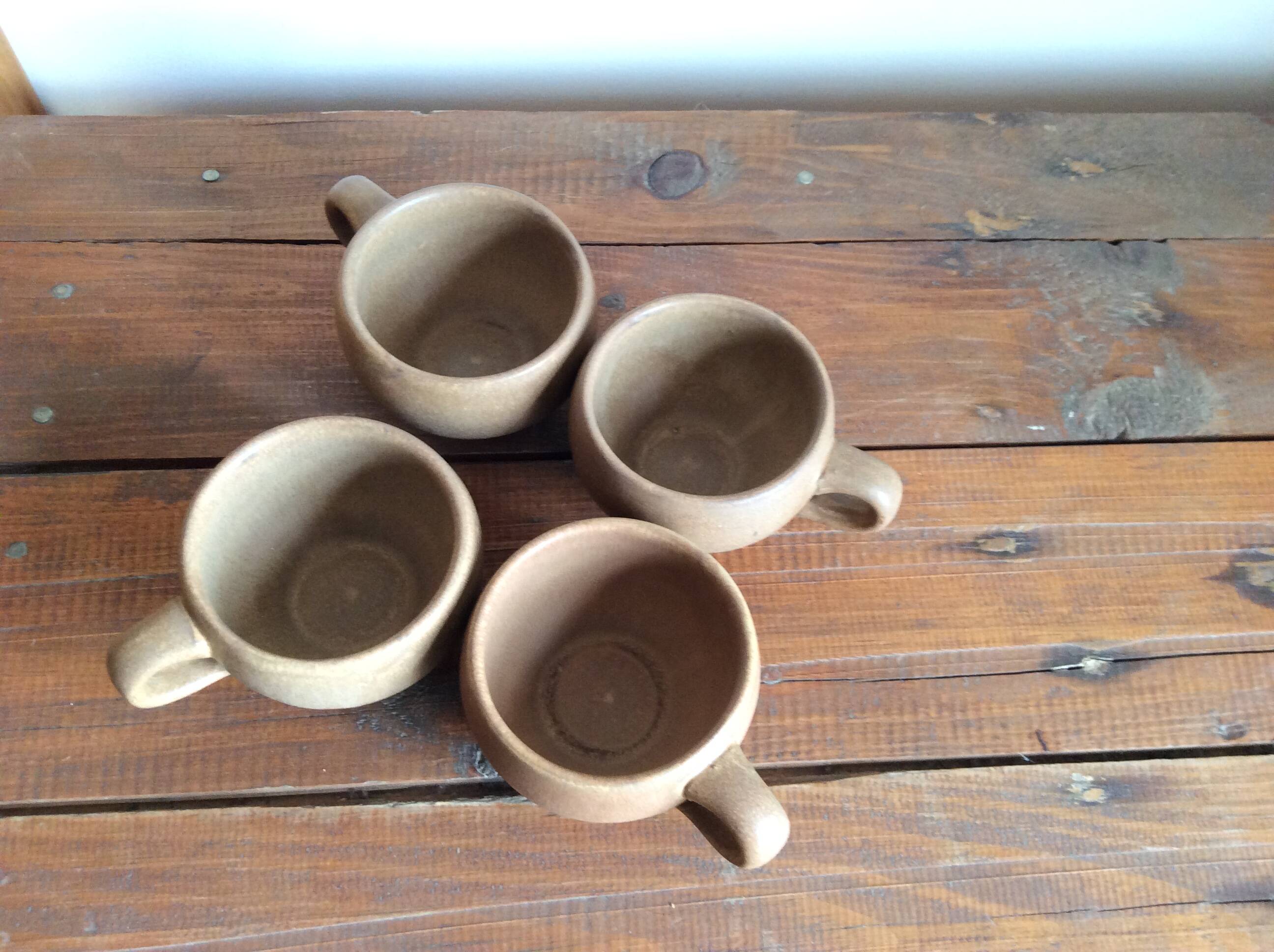 4 stoneware coffee cups