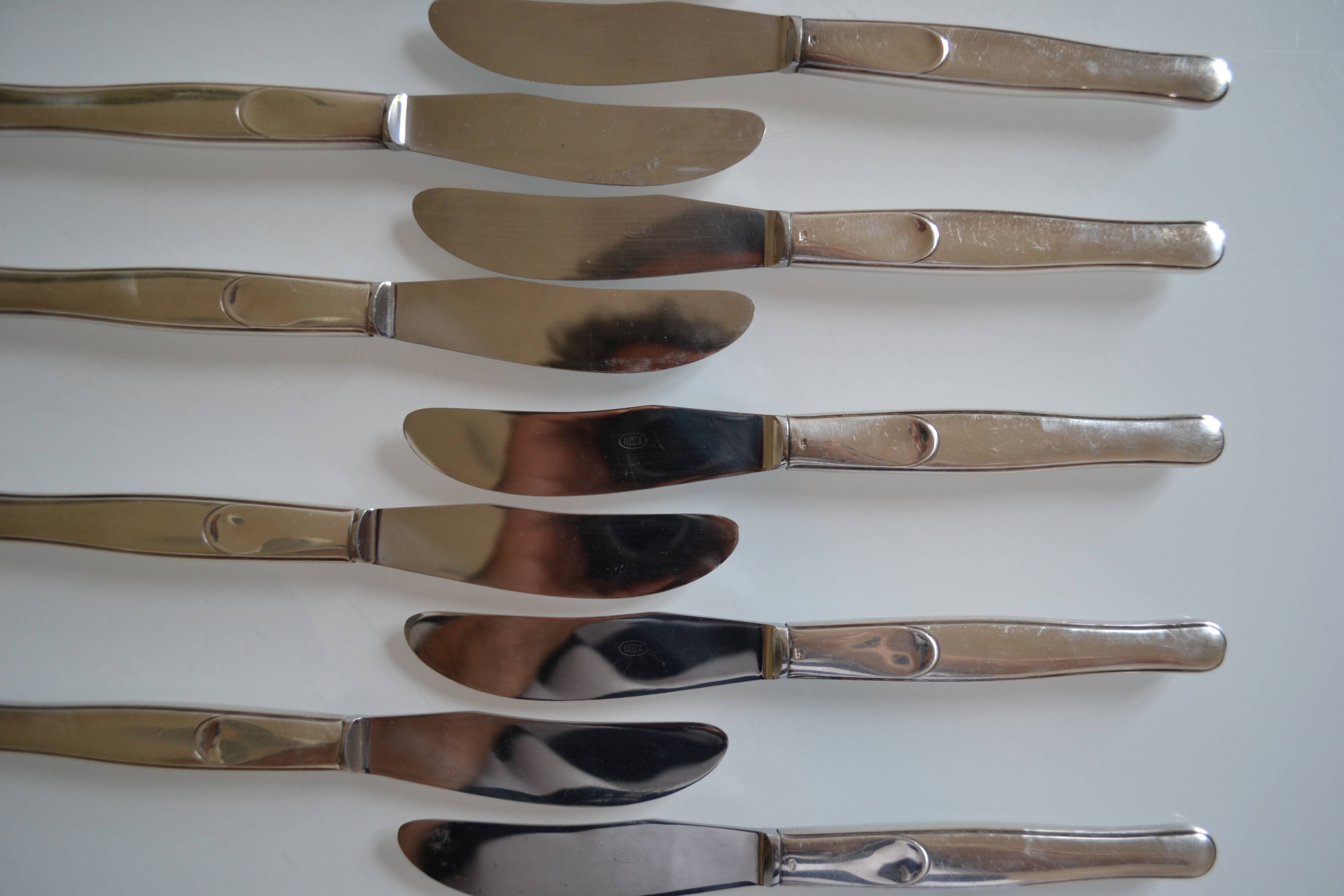 12 table knives silver metal handles & stainless steel blades 22 cm