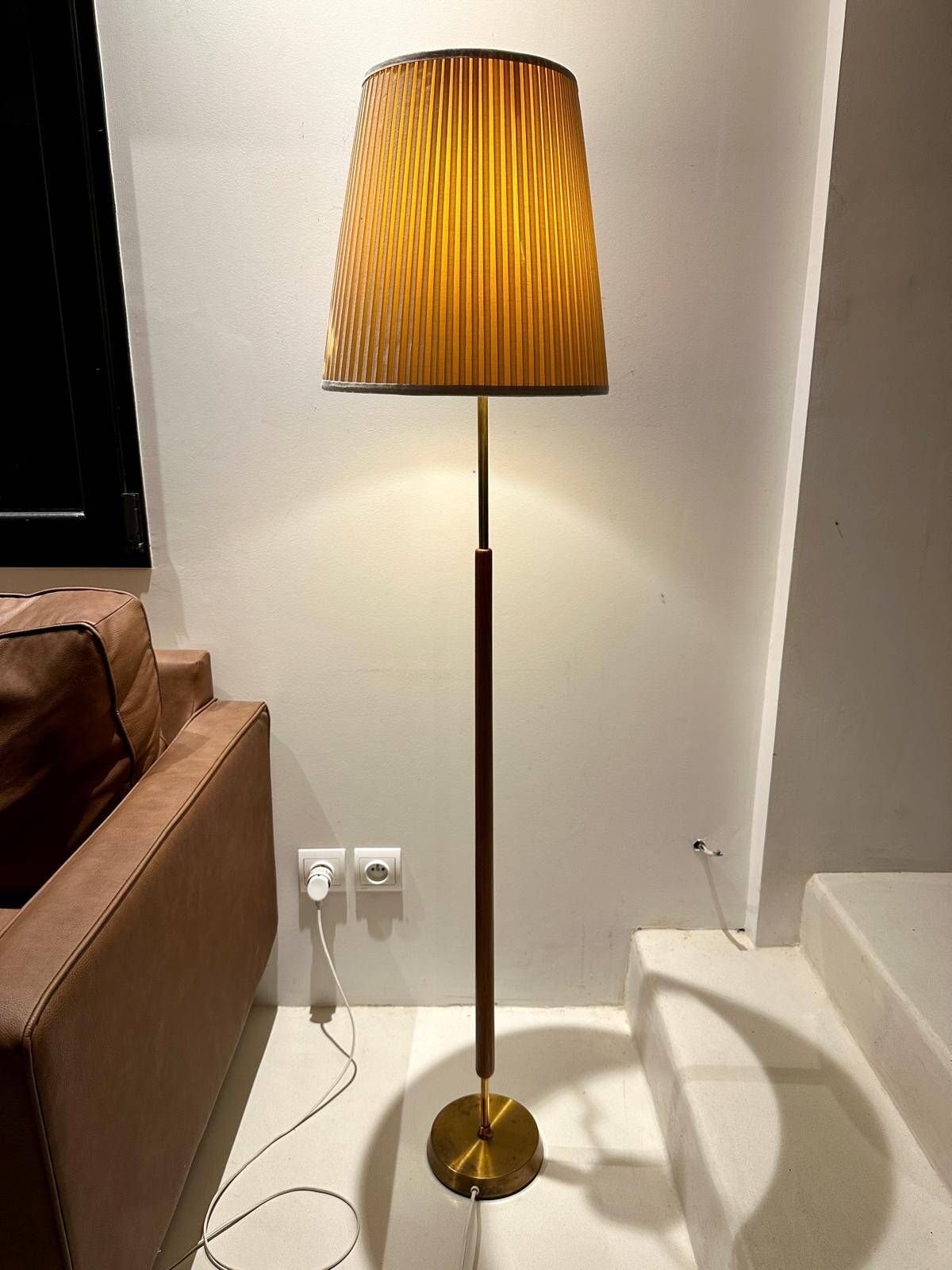 Ewå G7-BM floor lamp, teak and brass, 1940s/1950s