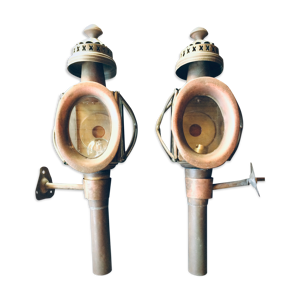 paire d'anciennes lanternes