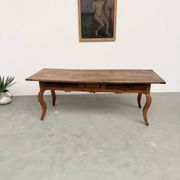 Table, drapière en noyer, XIXème s.