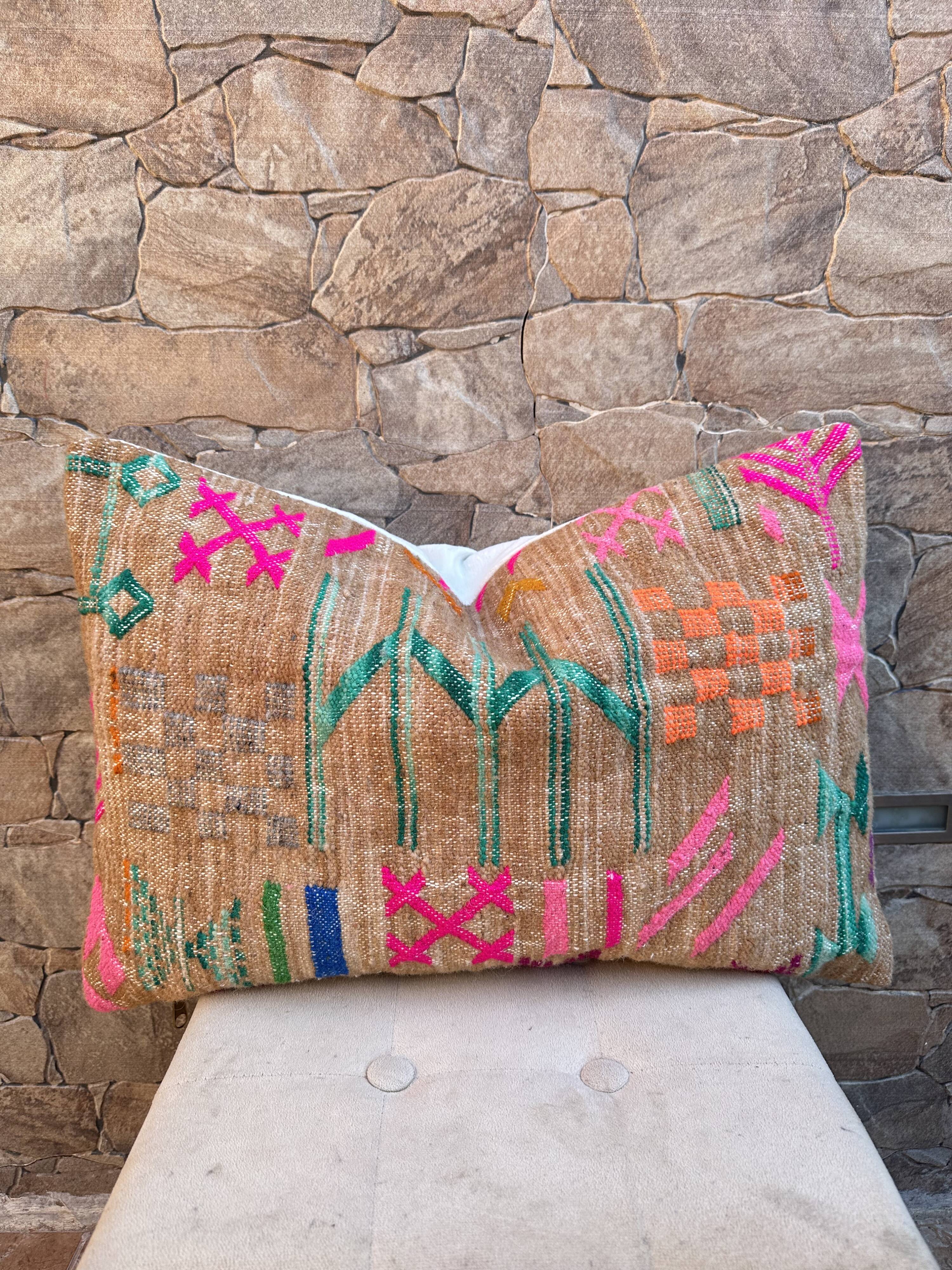 Handmade cushion cover in Berber wool: Moroccan Kilim cushion