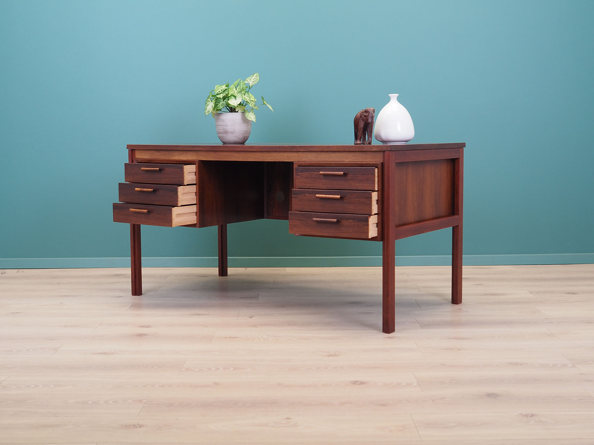 Rosewood desk, 70s, Danish design, made in Denmark