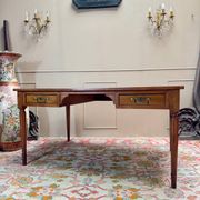 Bureau plat en acajou de style louis xvi xix eme siècle