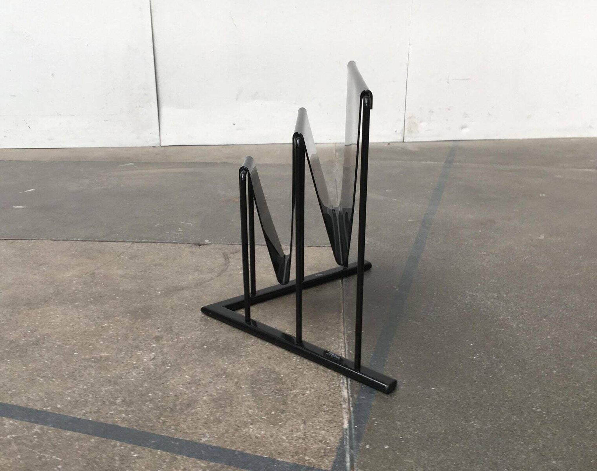 Postmodern vintage magazine rack by Markus Börgens for D-Tec, 1980s.