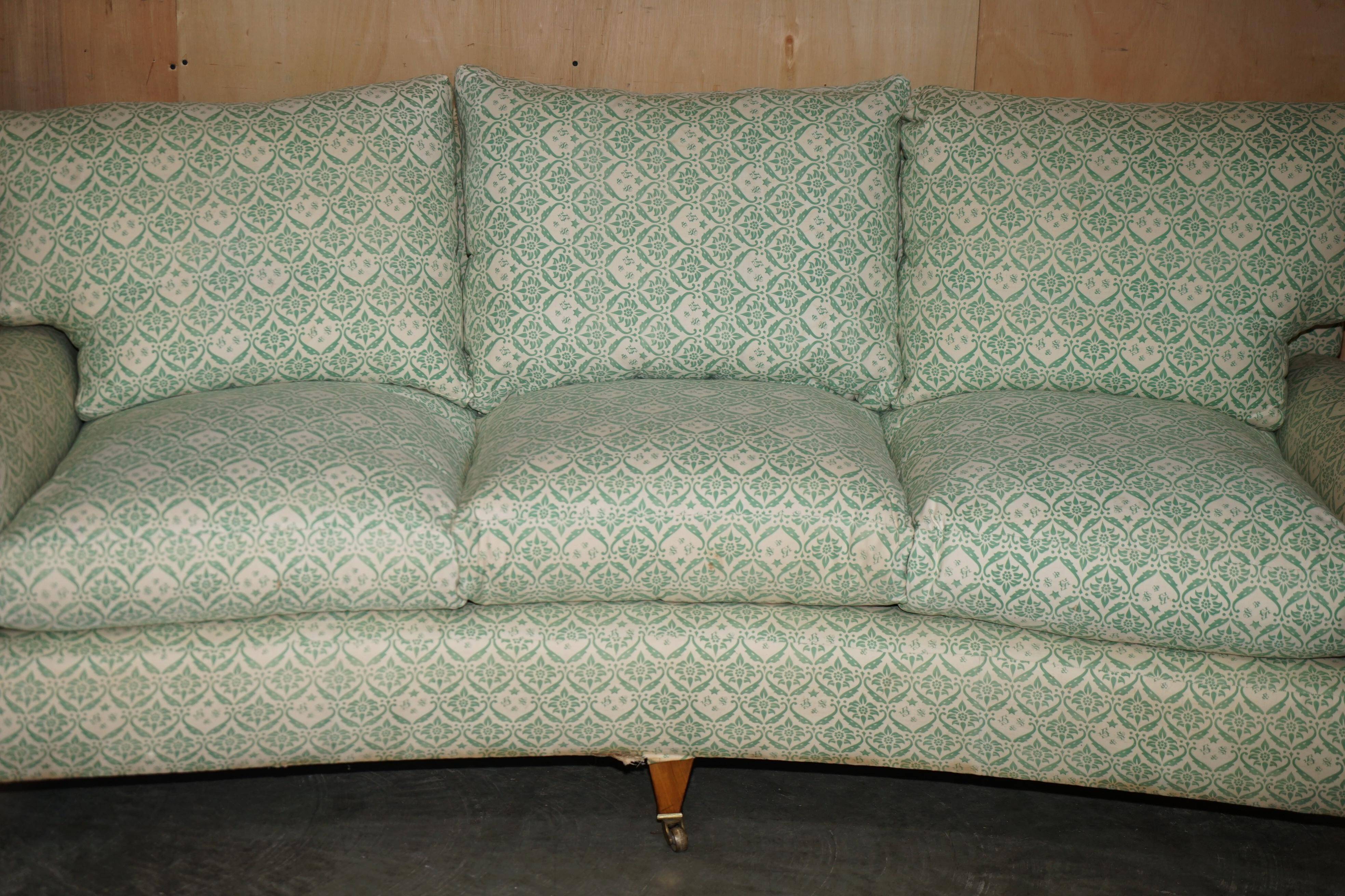 Canapé 1950's Howard & Son's Lenygon & Morant en tissu ticking courbé