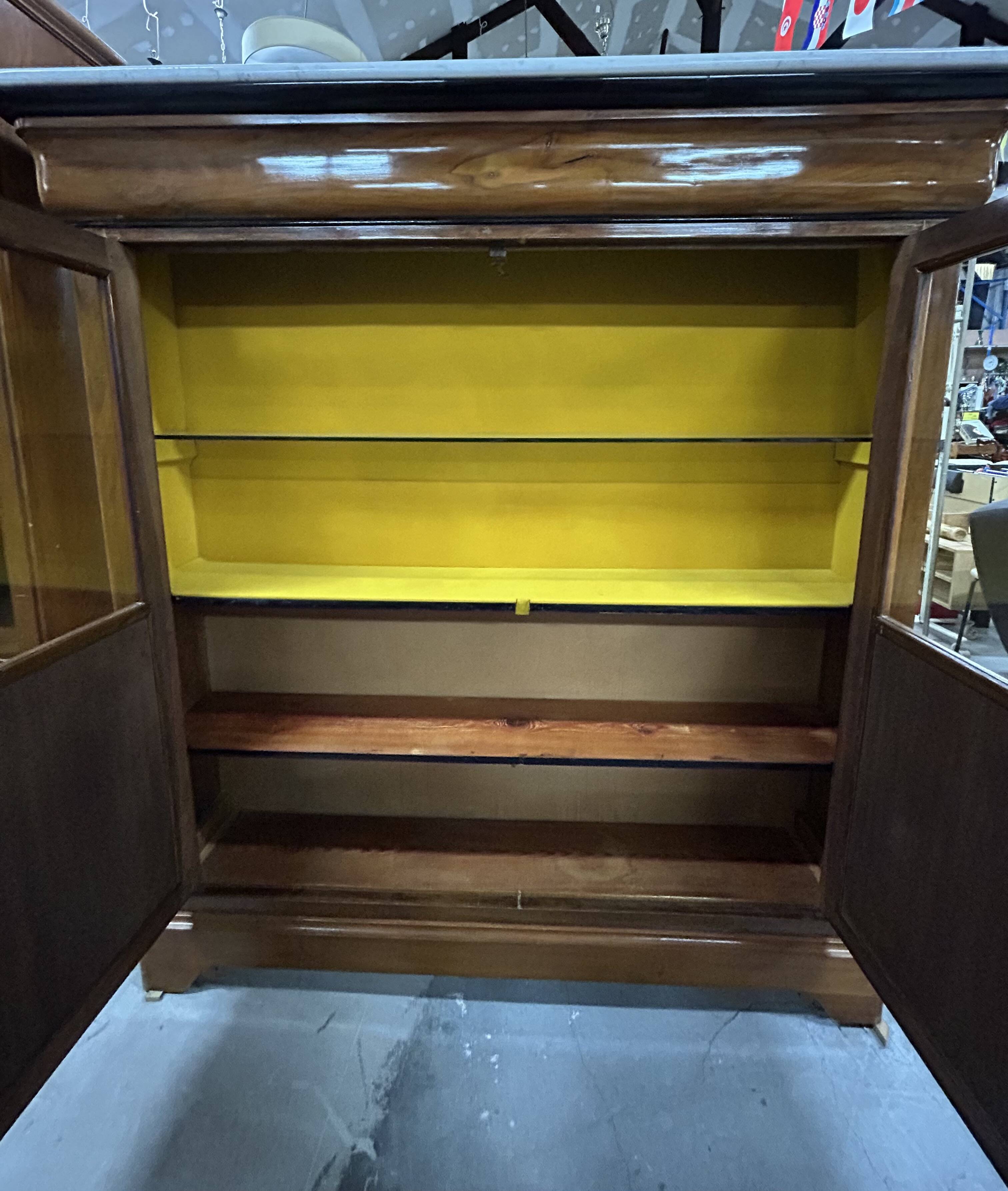 Vitrine Louis Philipe