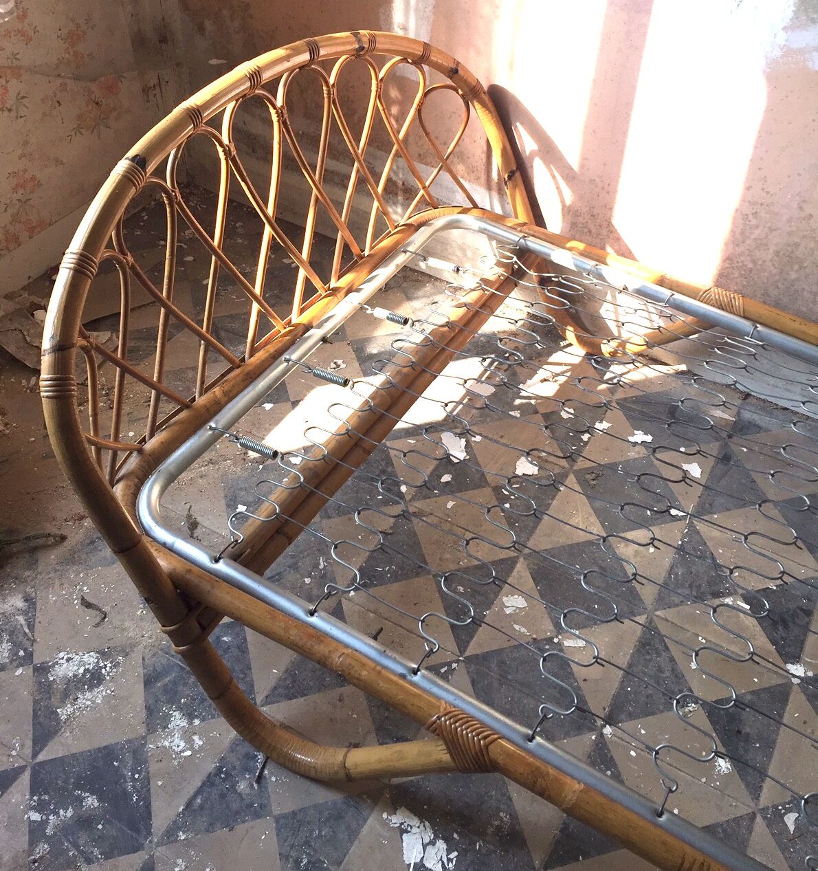 Rattan basket bed of the years 60