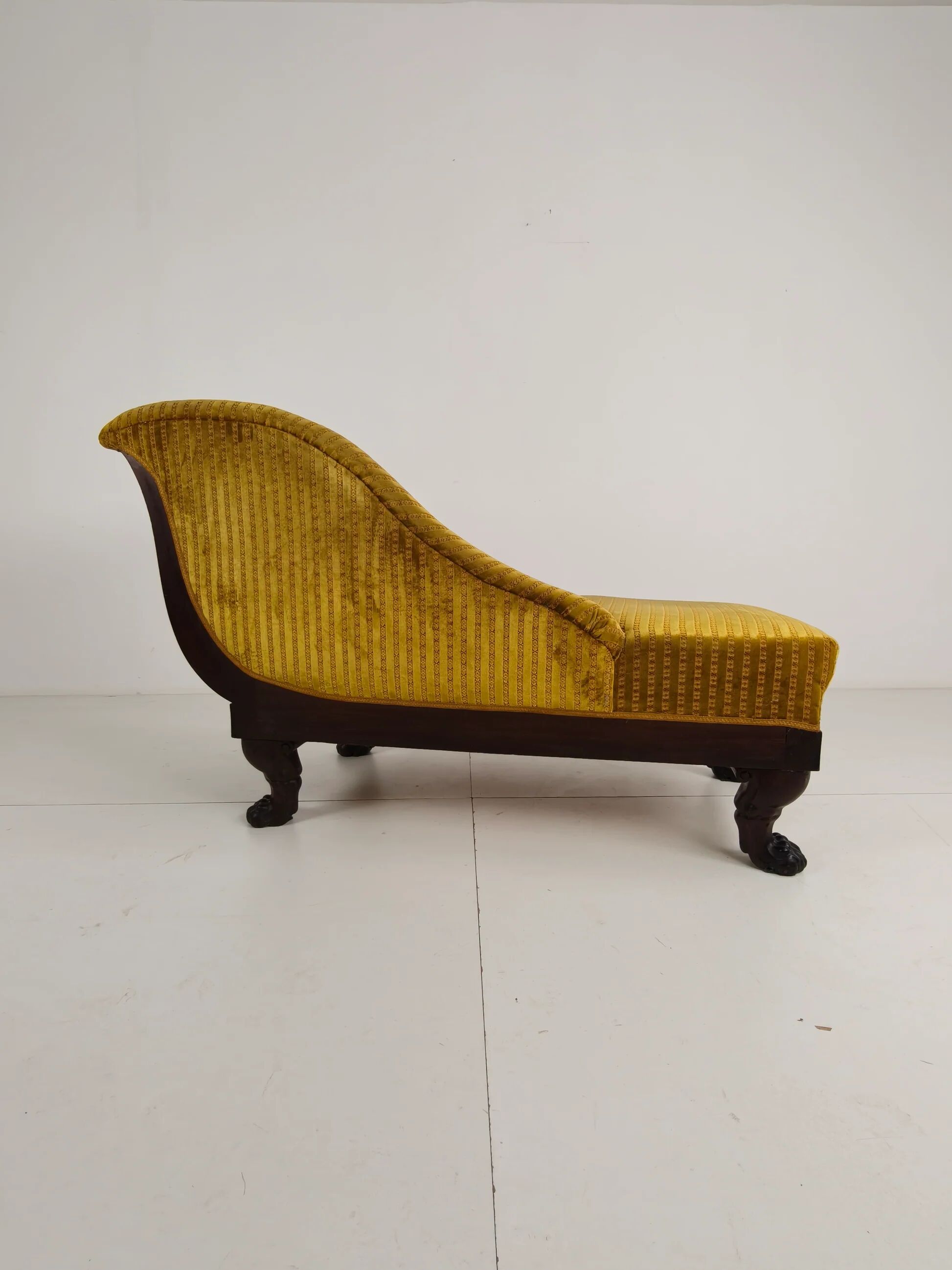 Superbe chaise longue Empire en acajou – vers 1800–1830 – pieds en pattes de lion sculptés