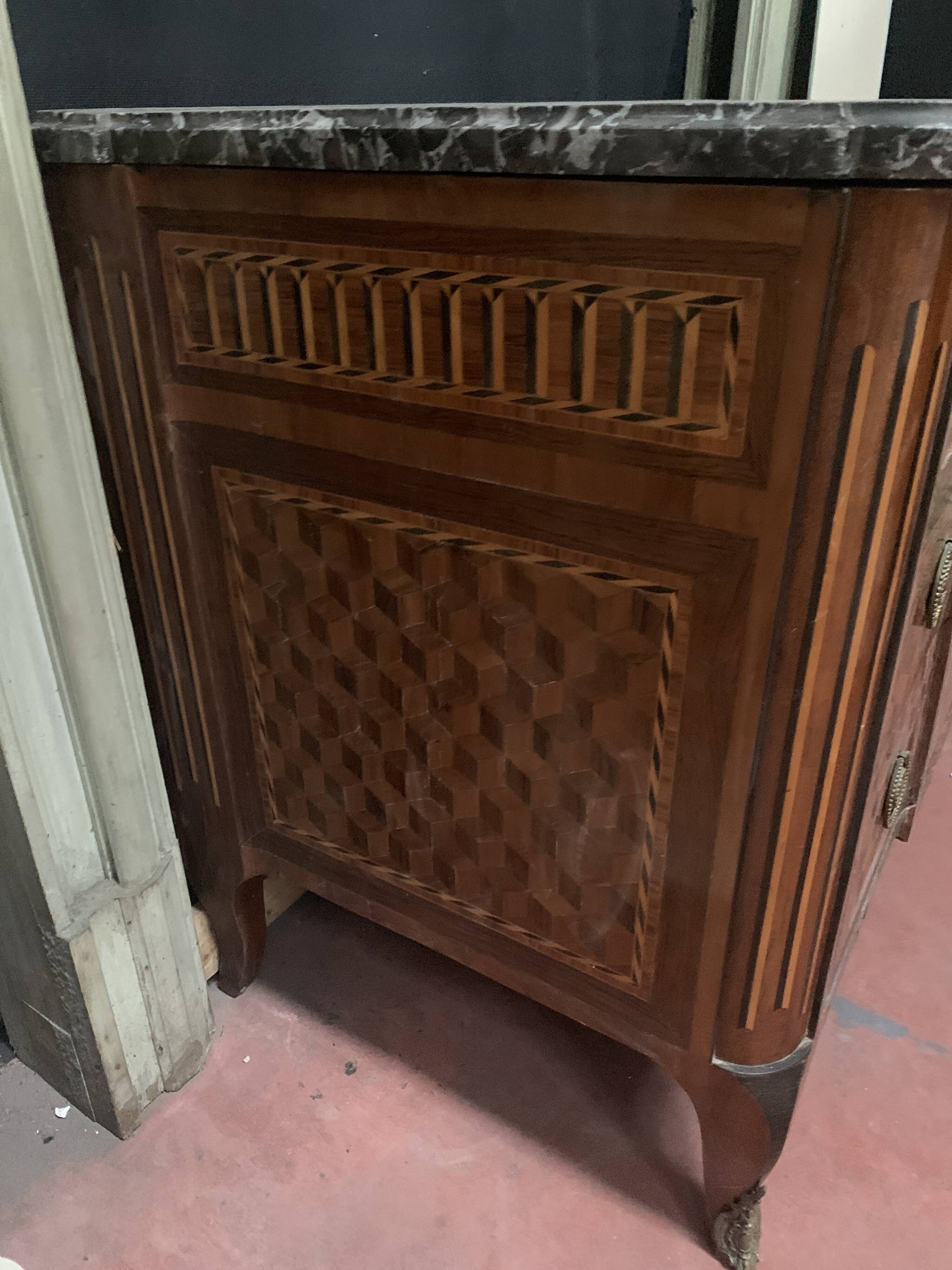 Transition chest of drawers in rosewood and amaranth veneer, 19th century