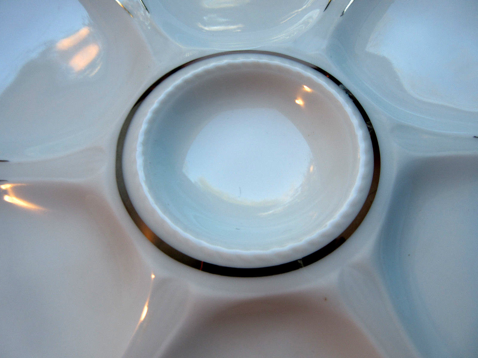 Assiette à huîtres en barbotine Limoges Charles Ahrenfeldt: 6 coquilles argent