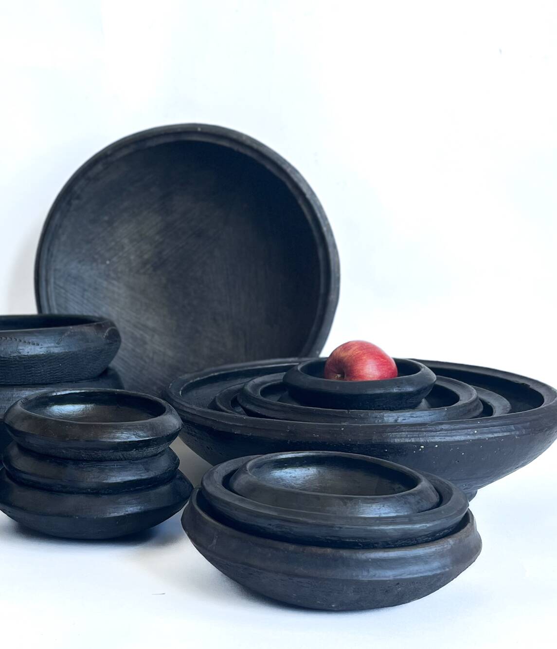 Set of "Kânâh" smoked terracotta dishes with ribbed interior | Ø 17-25-32-40 cm