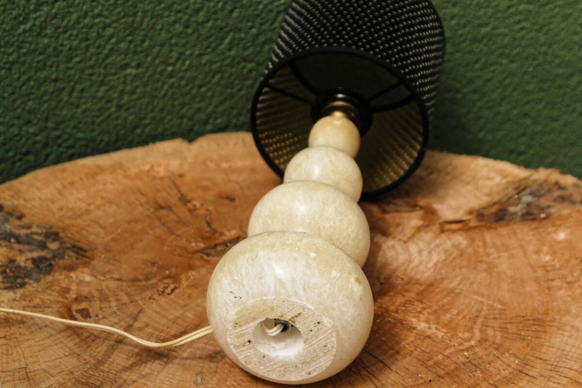 Lampe de chevet en albâtre sculpté