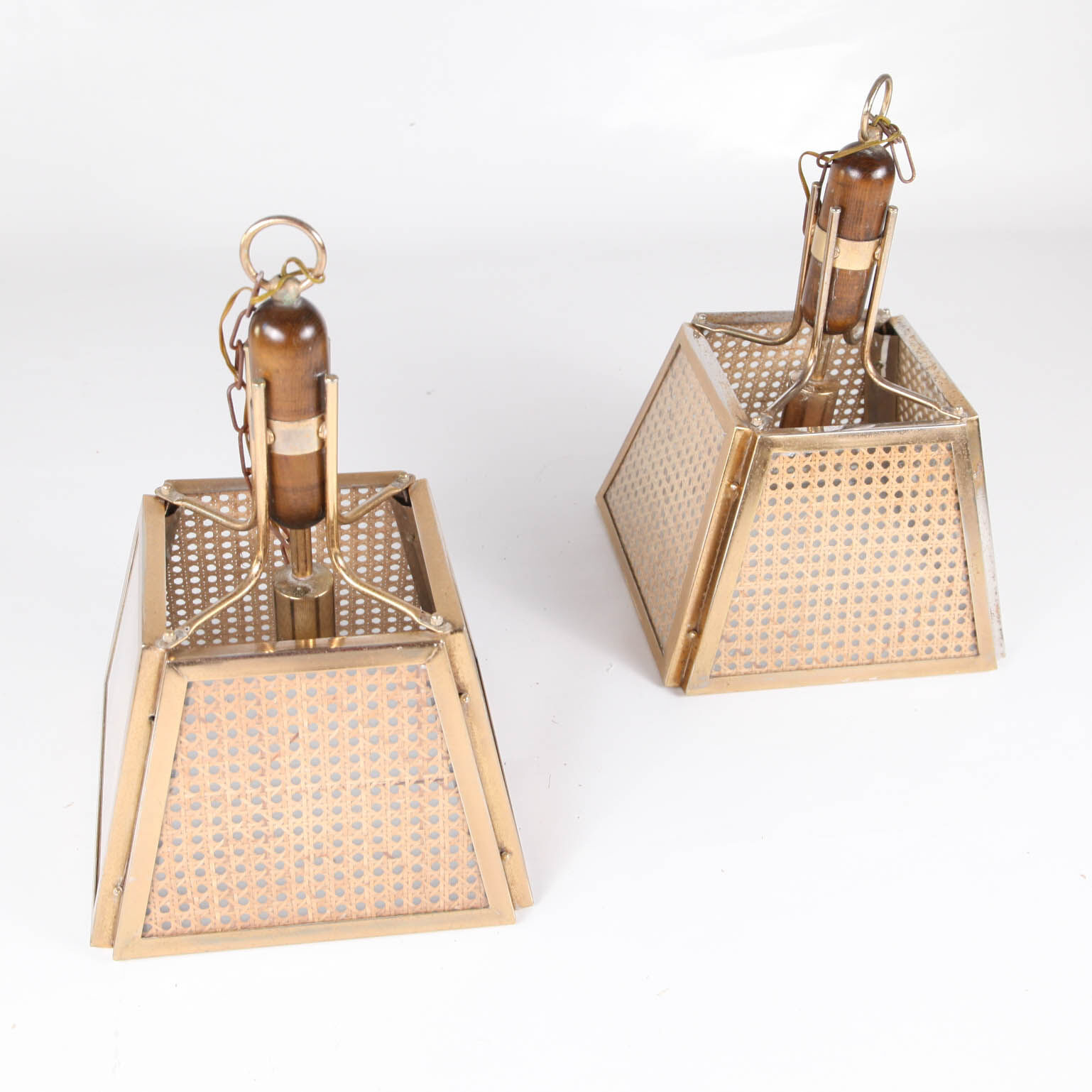 Pair of vintage suspensions in wood, brass and cannage under altuglass