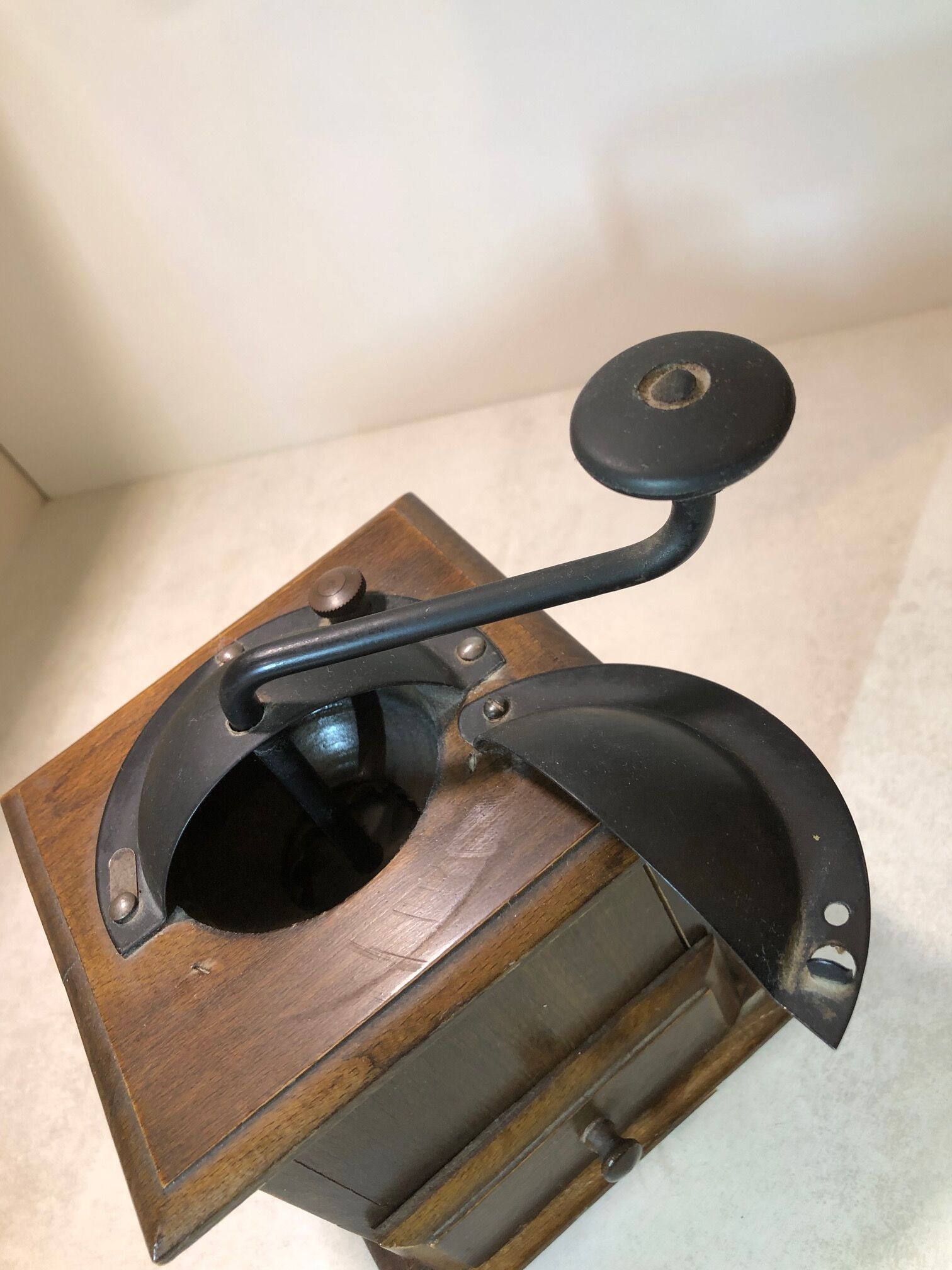 Coffee grinding machine