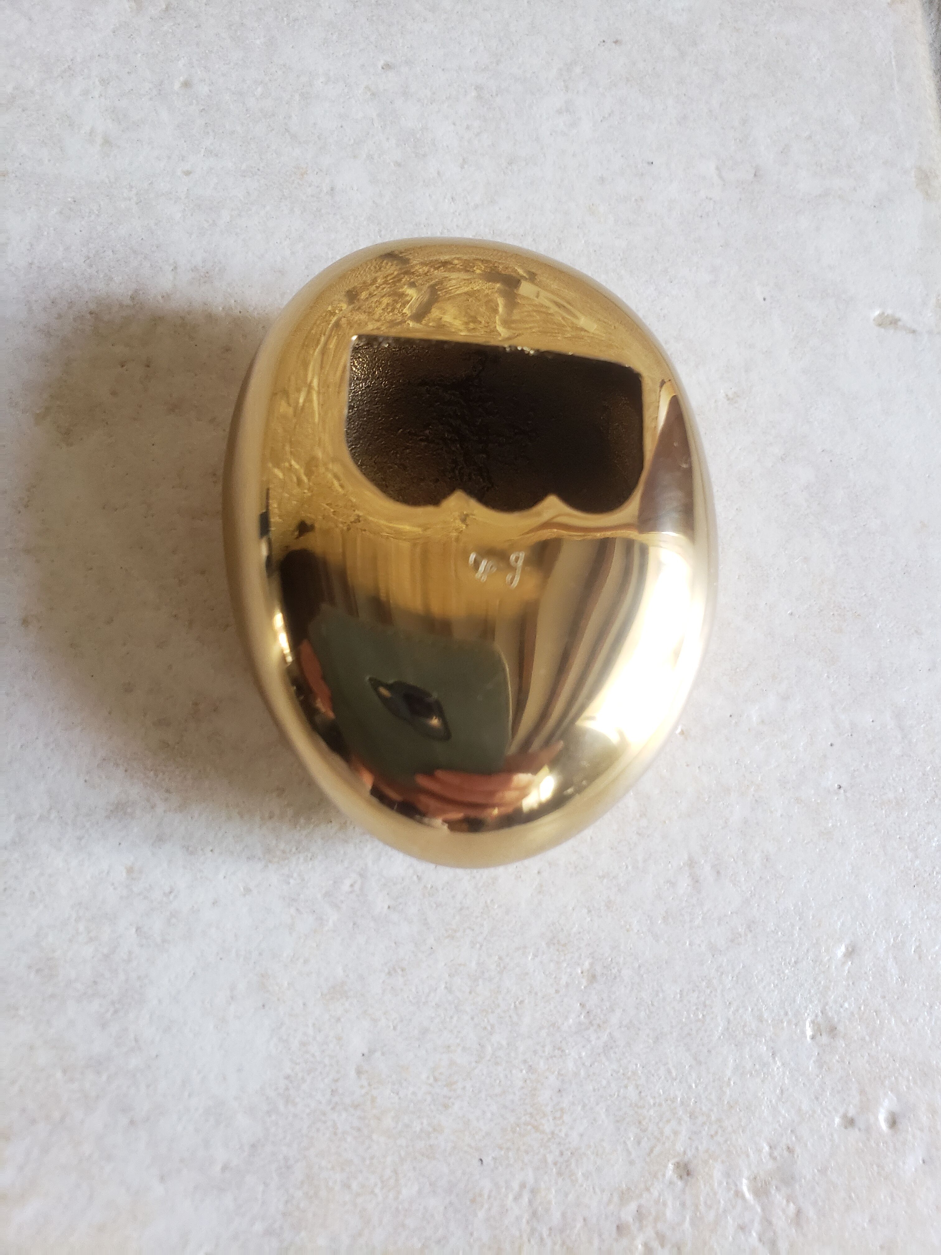 Bronze pebble decapsulator monique gerber