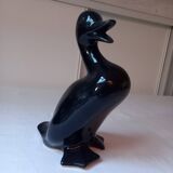 Duck statuette in black ceramic.