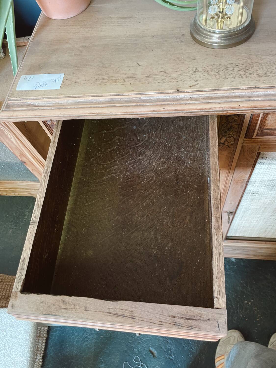 Classic vintage buffet with 3 doors in wood and raffia.