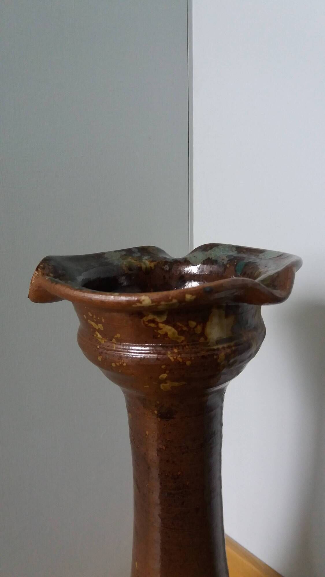 XXL brutalist ceramic floor-standing ashtray in the shape of a keel, stoneware.