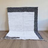 Traditional black and white handcrafted Moroccan rug, size 160 x 240 cm
