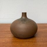 Minimalist ceramic vase from a German studio by Siegfried Gramann for Töpferhof Römhild, 1960s.