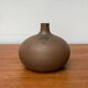 Vase en céramique minimaliste de studio allemand du milieu du siècle par Siegfried Gramann pour Töpferhof Römhild, années 1960
