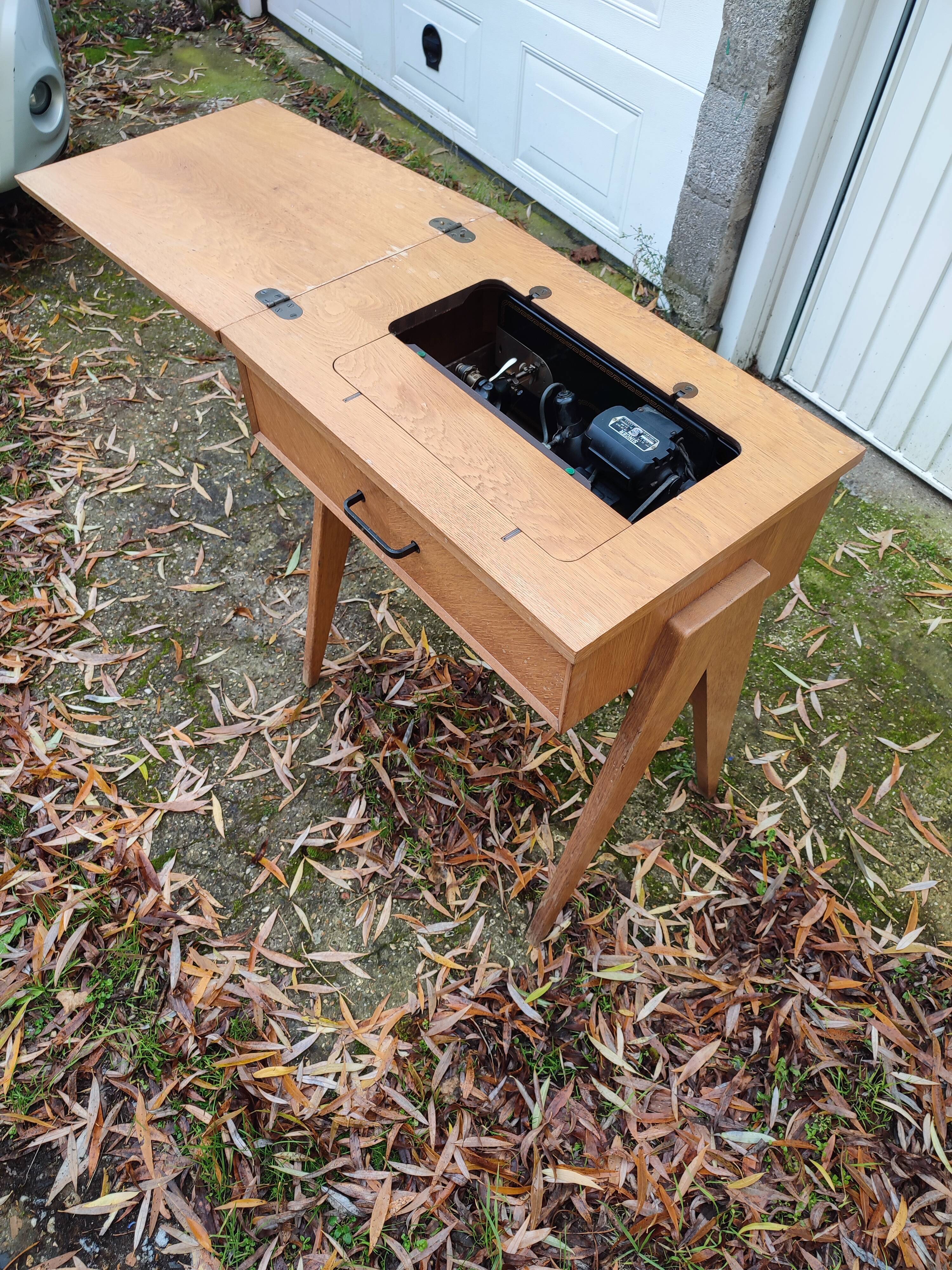 Sewing desk foot compass machine singer