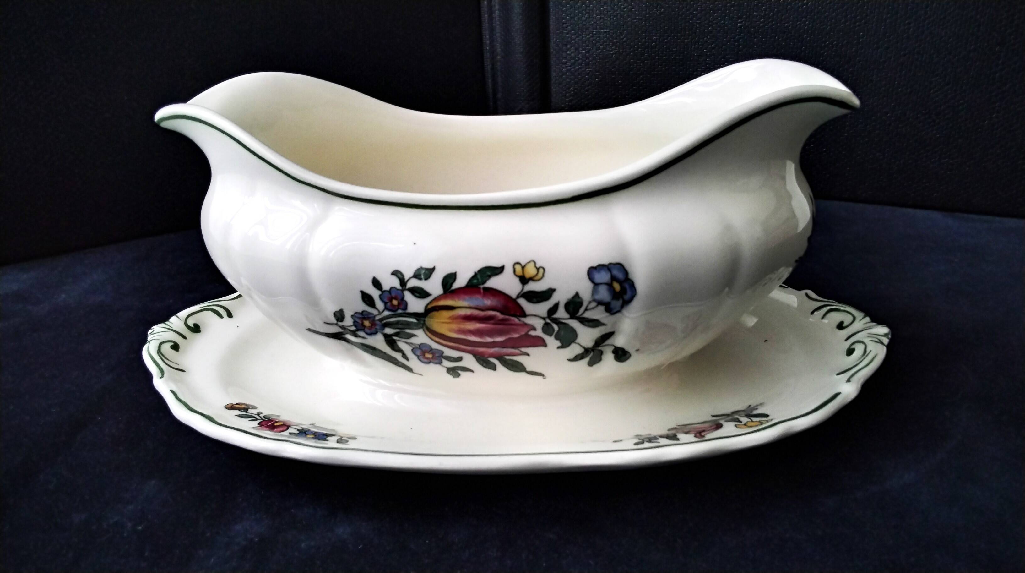 Sauceboat Villeroy Boch Model "Vieux Strasbourg"