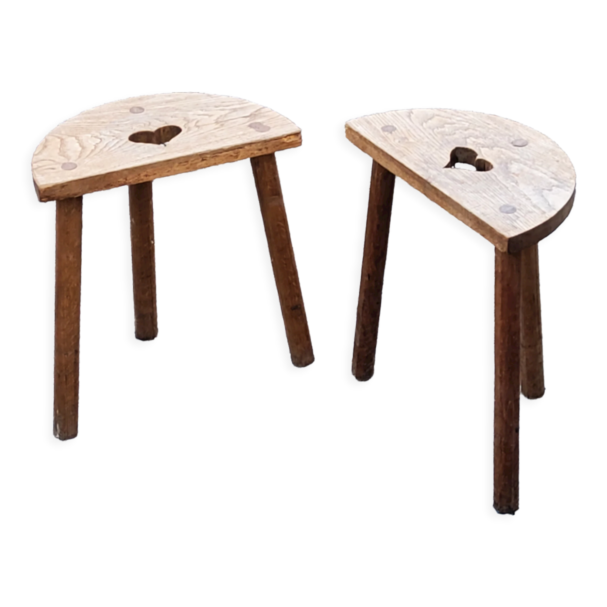 Pair of shepherd's stools in tripod oak décor in the heart