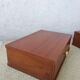 Paire de tables de chevet suspendues en teck