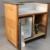 Counter bank with grape decoration