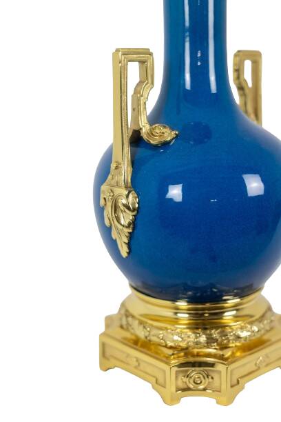 Lamp with handles in blue porcelain and gilded bronze. Circa 1880.