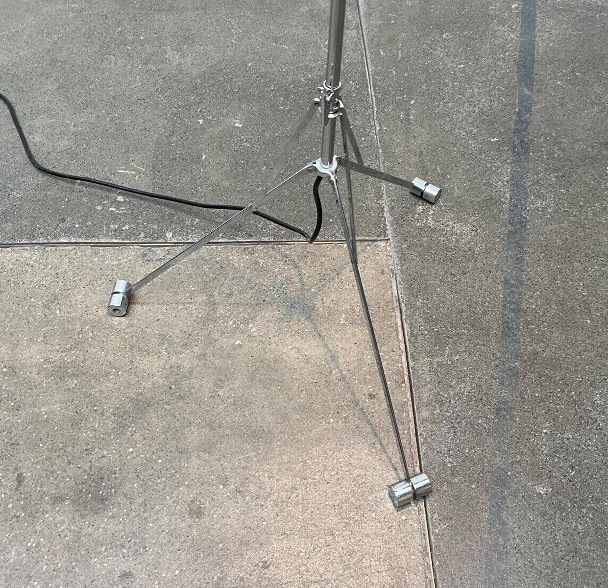 Vintage Italian Sintesi Terra folding floor lamp with tripod by Ernesto Gismondi for Artemide, 1970s.