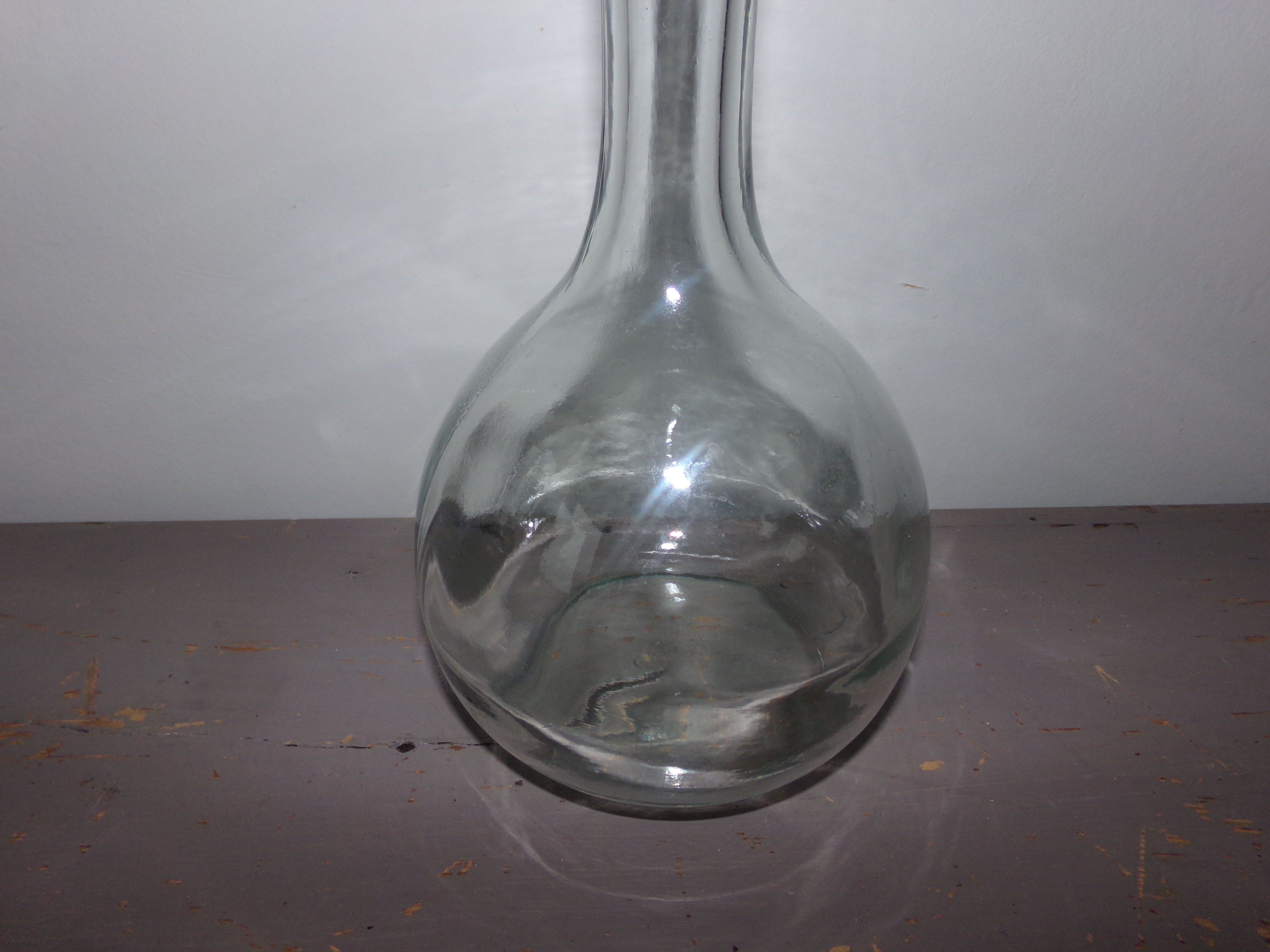 Glass bottle with its cap