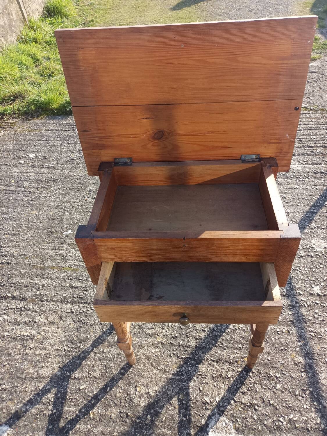 Petite table à abattant