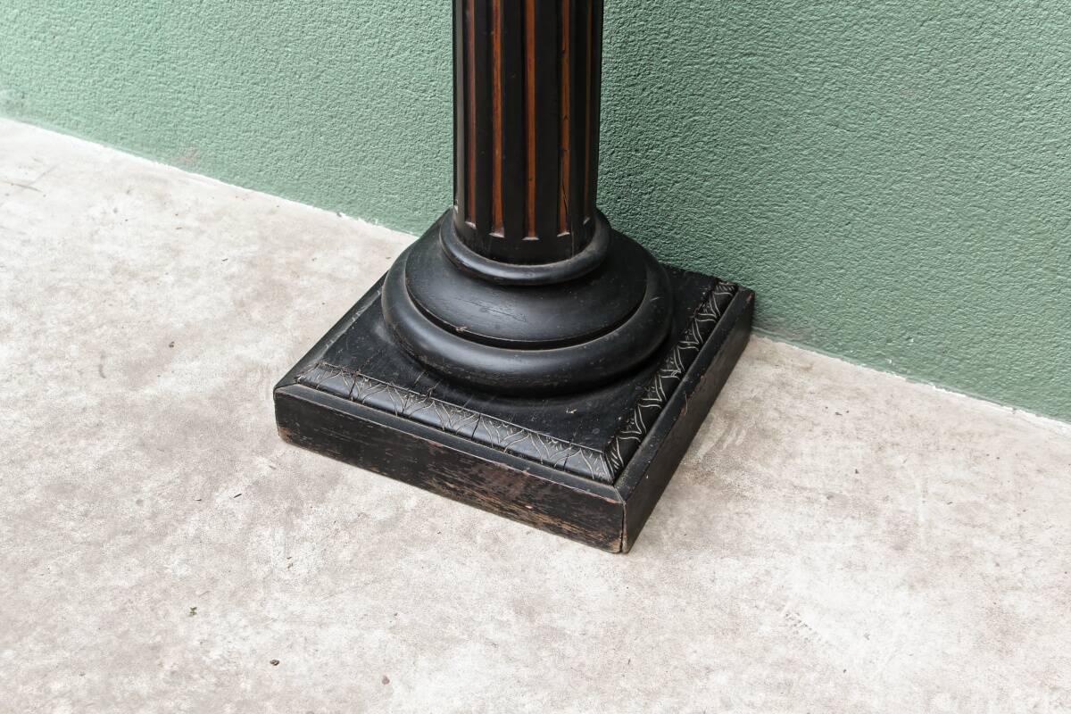 Napoleon 3 carved wooden column oak leaves