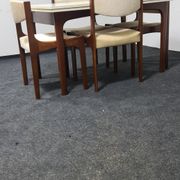 Table à manger vintage et chaises