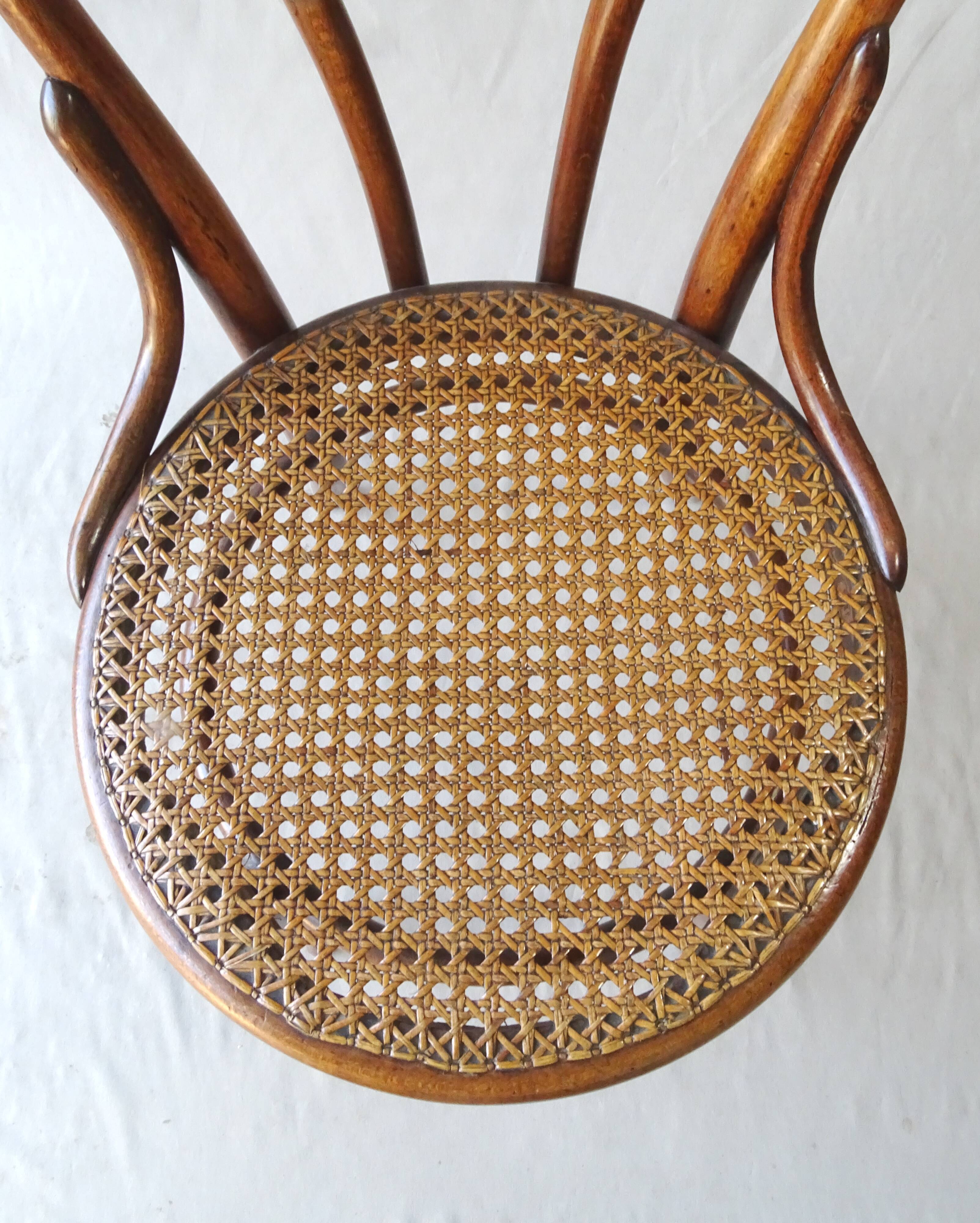 Wooden-curved chair of THONET N°18 around 1885 original condition