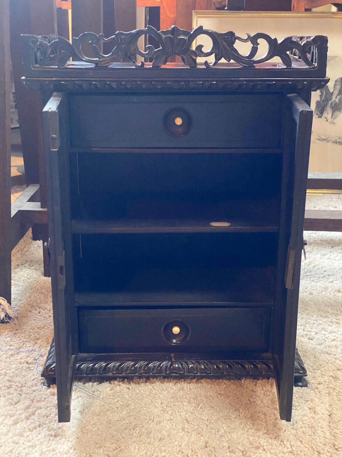 Small Asian cabinet with mother-of-pearl marquetry
