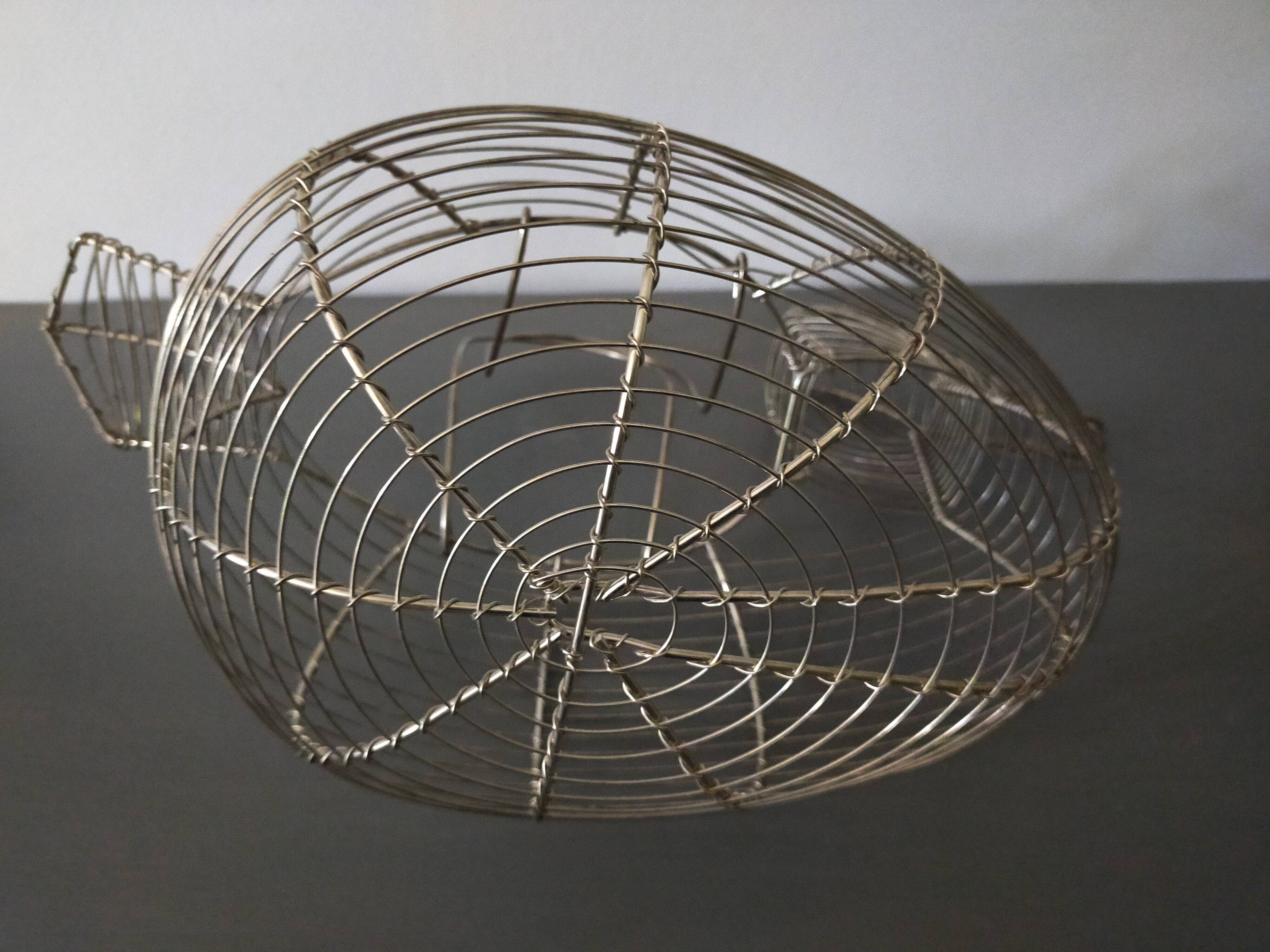Vintage duck shaped metal egg basket in very good condition