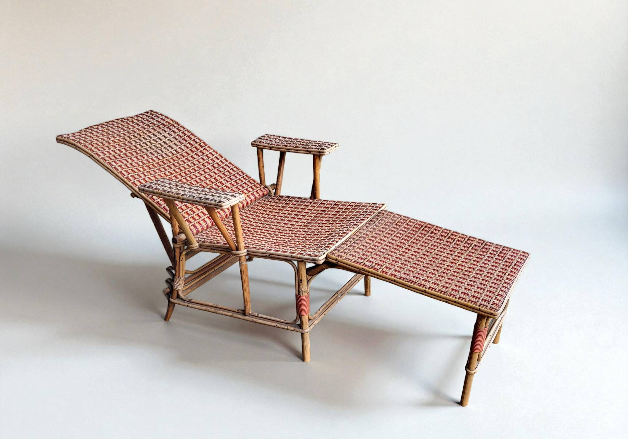 Rattan chaise longue